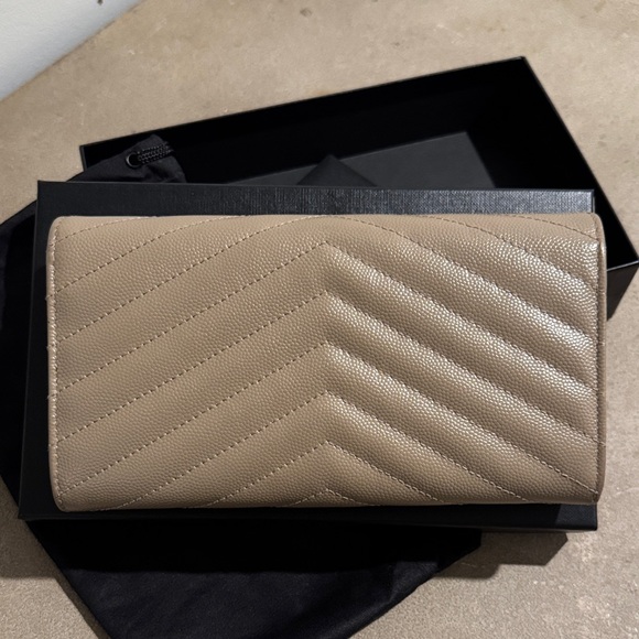 Saint Laurent Monogram Matelassé Leather Flap Wallet - Picture 5 of 16